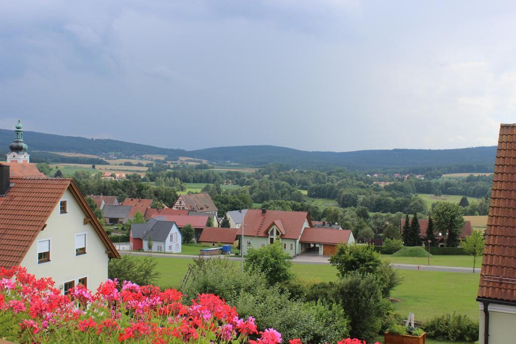Pension-Gaestehaus Kueblboeck Нойалбенройт Стая снимка